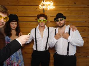 Schram photo 144
